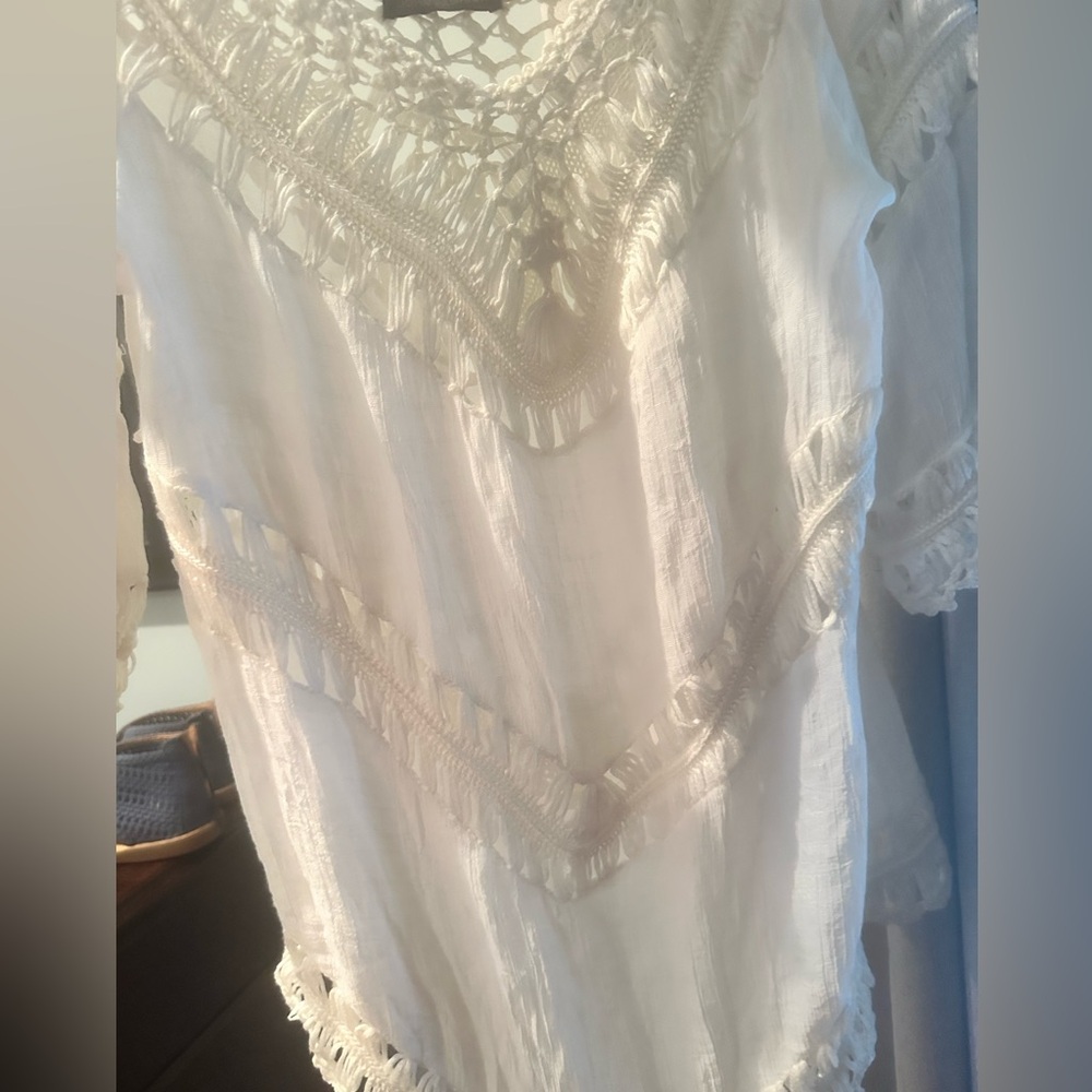 White Tunic 3/4 Sleeve with crocheted embellishment - Picture 7 of 8